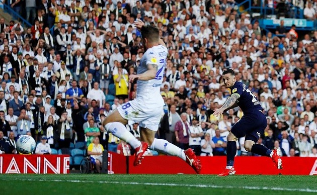 Lập đại công trước Leeds, Lampard dẫn cả đội đi 