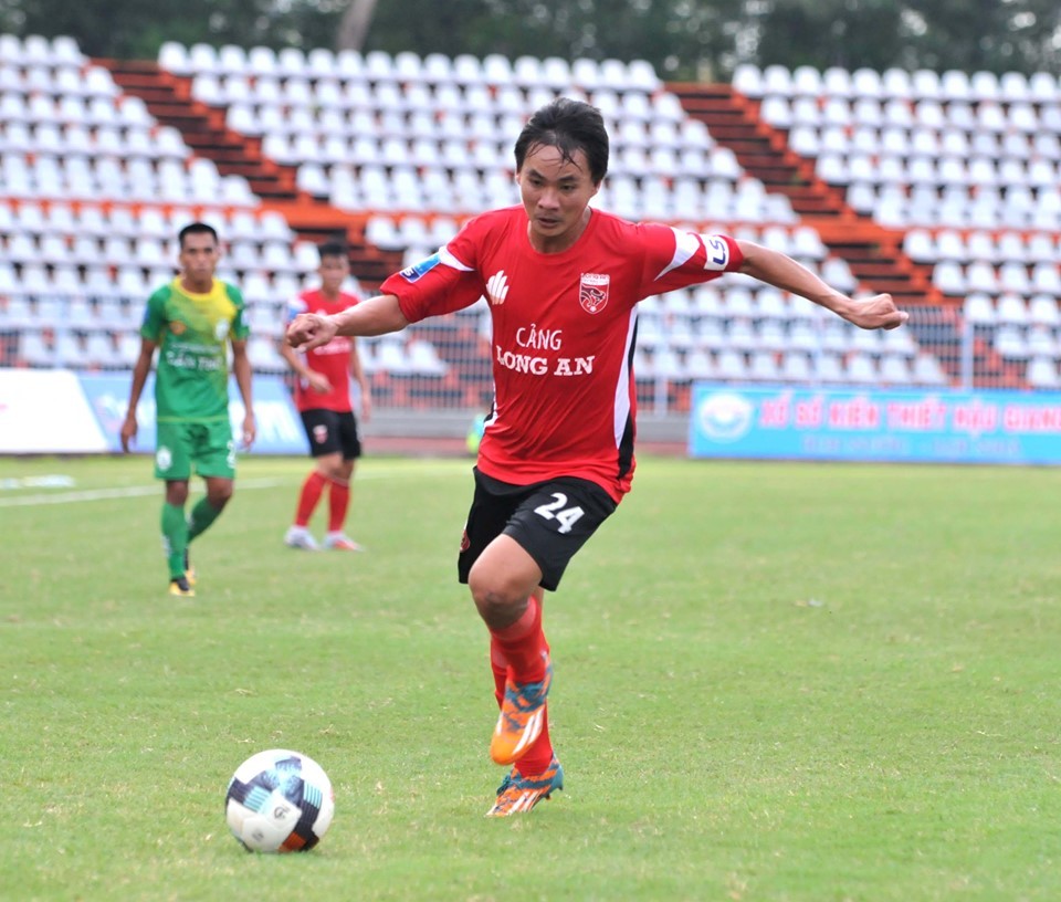 Phan Tấn Tài khai pháo, Long An có 1 điểm rời Tây Đô - Bóng Đá