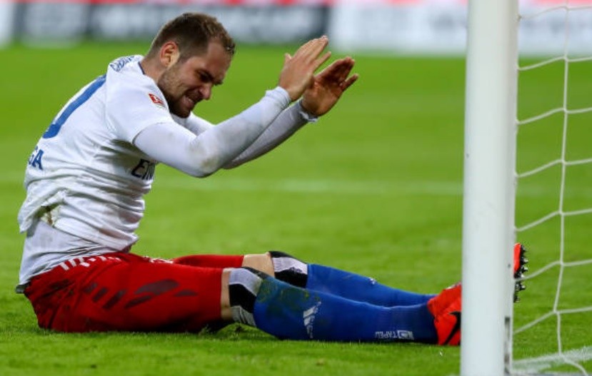 HLV ở Đức chôm giấy chiến thuật của Hamburg - Bóng Đá