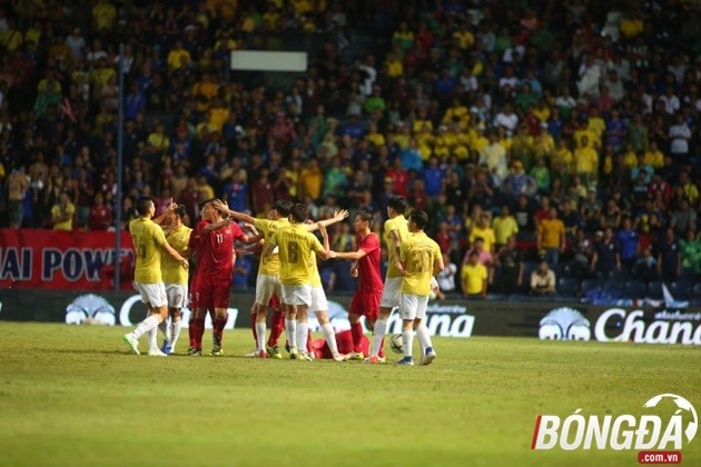 Bỏ cả bản sắc để 