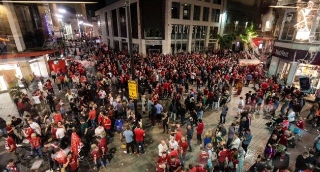 Chùm ảnh: Cảm xúc trái ngược của fan Liverpool và Tottenham sau trận đấu - Bóng Đá