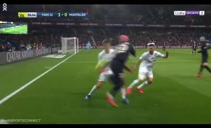 Neymar was booked for attempting a rainbow flick during PSG vs Montpellier - Bóng Đá