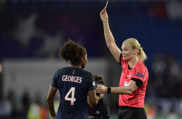 Biabiana Steinhaus khiến Bayern bị 'cắt sóng' ở Iran - Bóng Đá