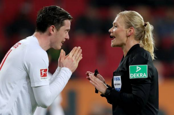 Biabiana Steinhaus khiến Bayern bị 'cắt sóng' ở Iran - Bóng Đá