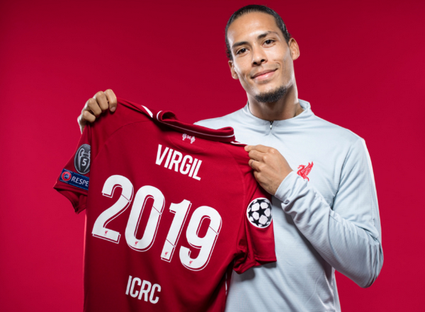 Làm khán giả, Van Dijk vẫn tạo dấu ấn cực lớn tại Anfield - Bóng Đá