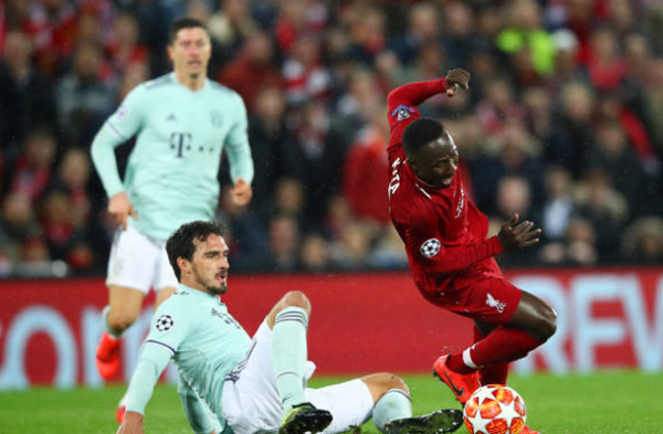 Làm khán giả, Van Dijk vẫn tạo dấu ấn cực lớn tại Anfield - Bóng Đá