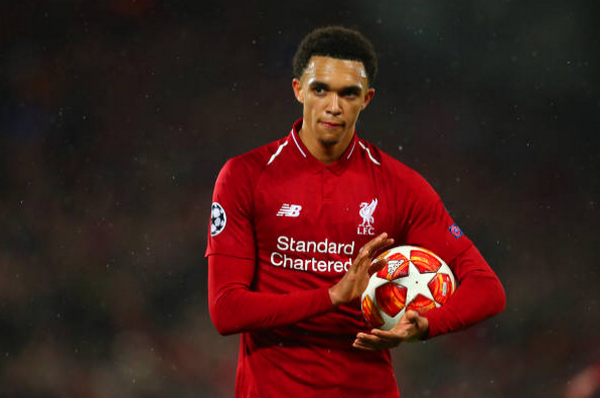Làm khán giả, Van Dijk vẫn tạo dấu ấn cực lớn tại Anfield - Bóng Đá