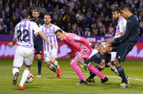 Tiến gần Juventus và đây là cách Marcelo bị Solari hành hạ - Bóng Đá