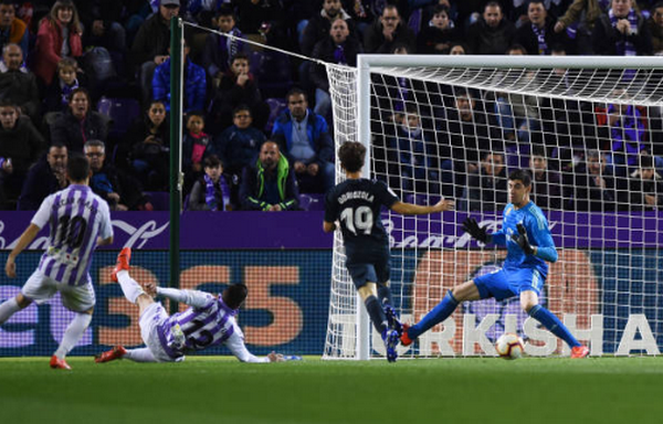 Tiến gần Juventus và đây là cách Marcelo bị Solari hành hạ - Bóng Đá