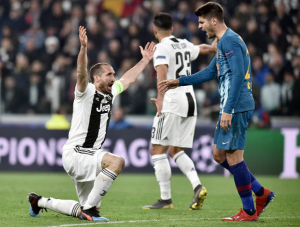 Trở về mái nhà xưa, Morata hành động 'không thể tin nổi' với đàn anh - Bóng Đá