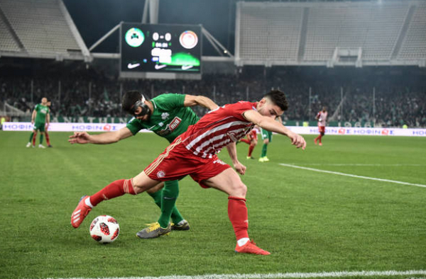 Pháo sáng, hơi cay, derby Hy Lạp phải kết thúc sớm ở phút 70 - Bóng Đá