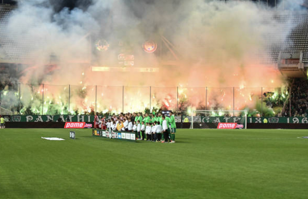 Pháo sáng, hơi cay, derby Hy Lạp phải kết thúc sớm ở phút 70 - Bóng Đá