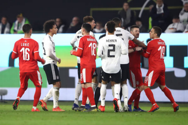 Khủng khiếp, Sane suýt gãy chân sau một pha 'triệt hạ' của đối thủ - Bóng Đá