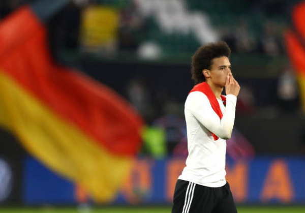 Khủng khiếp, Sane suýt gãy chân sau một pha 'triệt hạ' của đối thủ - Bóng Đá