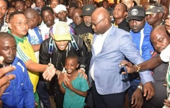 Tạc 3 ngôi sao lên đầu, Aubameyang khoe kiểu tóc mới cực chất - Bóng Đá