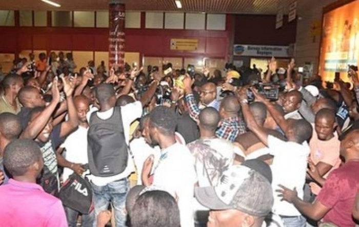 Tạc 3 ngôi sao lên đầu, Aubameyang khoe kiểu tóc mới cực chất - Bóng Đá