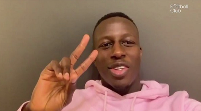 Quá mong Mendy trở lại, Man City đưa anh sang hẳn Dubai - Bóng Đá