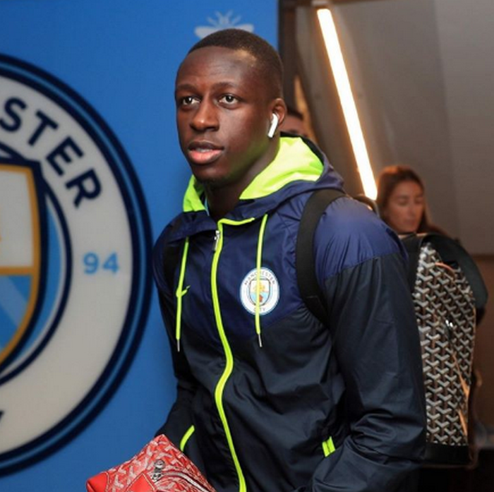 Quá mong Mendy trở lại, Man City đưa anh sang hẳn Dubai - Bóng Đá