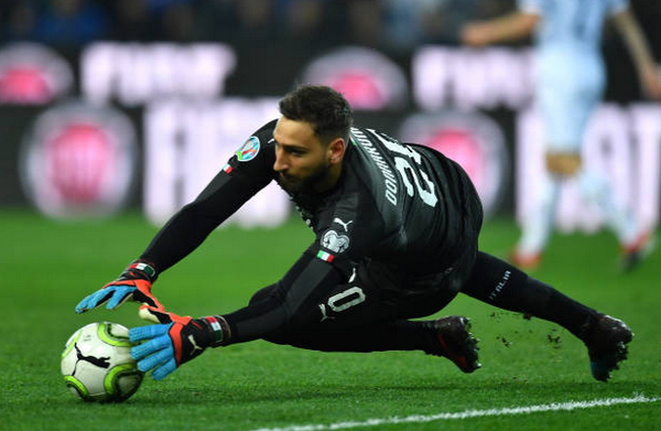 Nhìn chàng trai này, tifosi đã có thể quên dần hình bóng Buffon - Bóng Đá