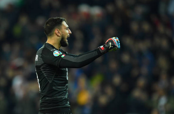 Nhìn chàng trai này, tifosi đã có thể quên dần hình bóng Buffon - Bóng Đá