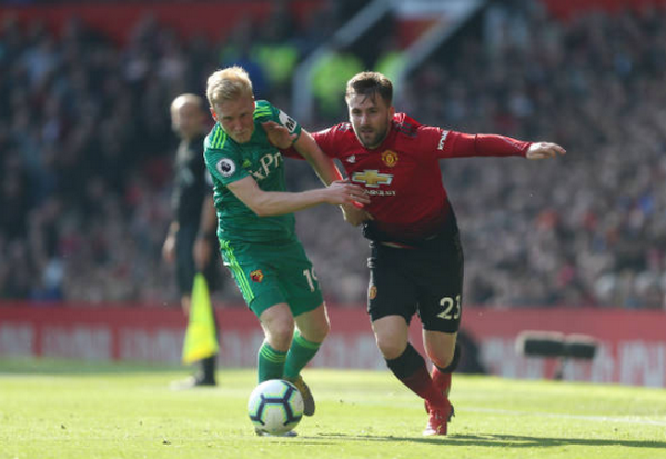 Martial bị đau rời sân - Bóng Đá