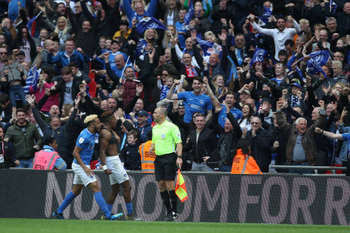 SỐC! Hai đội bóng Hạng Hai mang hơn 80000 khán giả đến Wembley - Bóng Đá