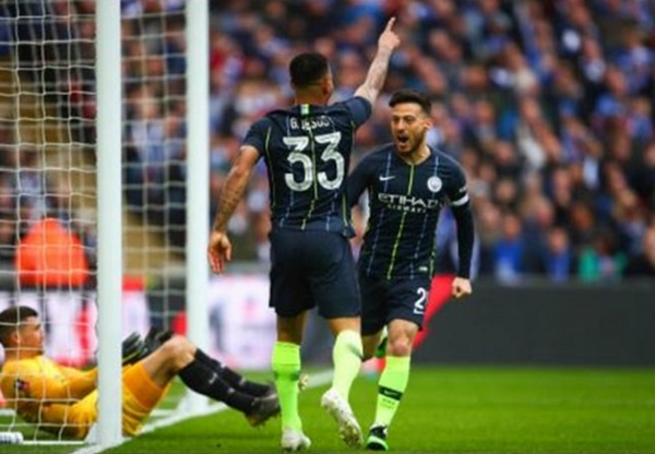 Suýt ăn thẻ đỏ nhưng đây mới là lý do Walker 'bị' Pep cho nghỉ sớm - Bóng Đá