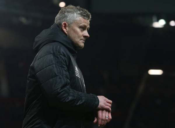 Thua trận, Solskjaer được đồng đội cũ an ủi ngay trên sân - Bóng Đá