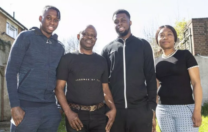 Wan-Bissaka đá vỡ tủ kính - Bóng Đá