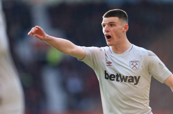 Declan Rice khiến Phil Jones đổ máu - Bóng Đá