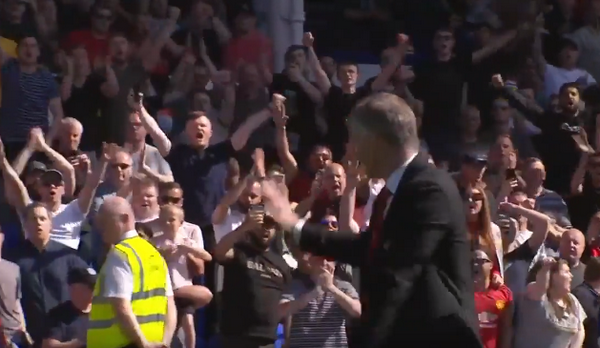 CĐV Man United làm điều khó tin với Solsa sau trận - Bóng Đá