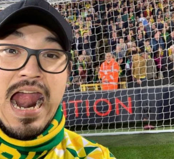 Đưa Norwich thăng hạng, HLV Farke nhận điều tuyệt vời từ cặp đôi người Nhật - Bóng Đá