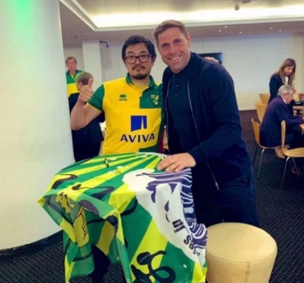 Đưa Norwich thăng hạng, HLV Farke nhận điều tuyệt vời từ cặp đôi người Nhật - Bóng Đá