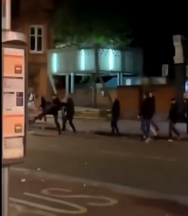 CĐV Spurs và Ajax hỗn chiến, cảnh sát phải dùng đến điều này để ngăn cản - Bóng Đá