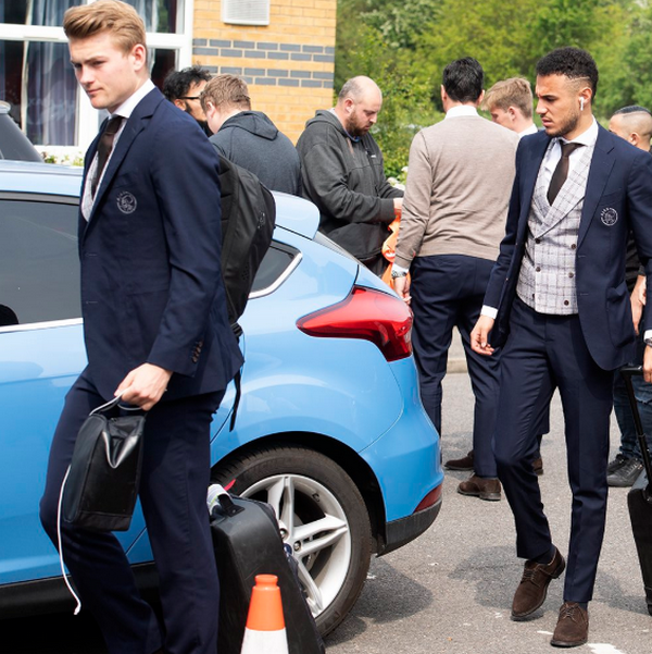 Ở lại nước Anh, Ajax tập luyện ở nơi khó ngờ - Bóng Đá