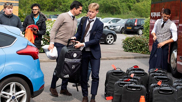 Ở lại nước Anh, Ajax tập luyện ở nơi khó ngờ - Bóng Đá