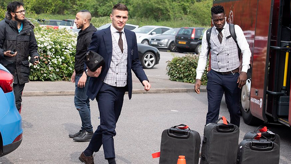 Ở lại nước Anh, Ajax tập luyện ở nơi khó ngờ - Bóng Đá