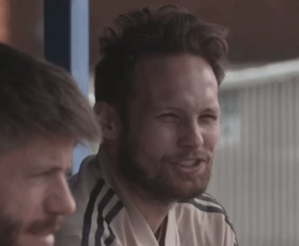 Ở lại nước Anh, Ajax tập luyện ở nơi khó ngờ - Bóng Đá