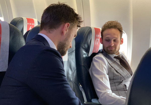 Ở lại nước Anh, Ajax tập luyện ở nơi khó ngờ - Bóng Đá