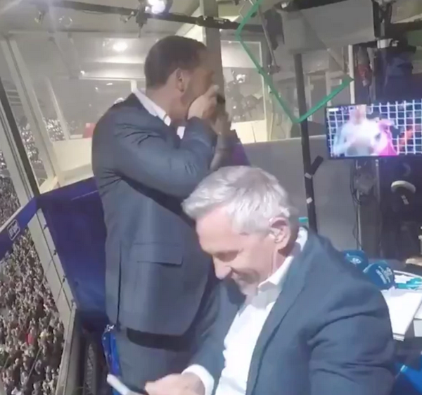 Messi sút phạt thần sầu, huyền thoại Man United phản ứng khó tin - Bóng Đá