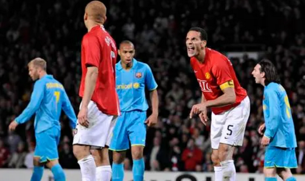 Messi sút phạt thần sầu, huyền thoại Man United phản ứng khó tin - Bóng Đá