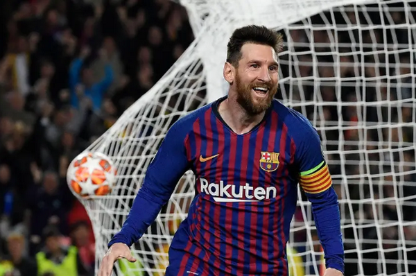 Messi sút phạt thần sầu, huyền thoại Man United phản ứng khó tin - Bóng Đá