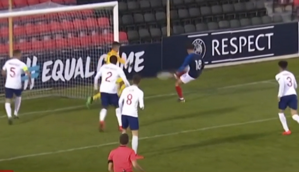 Mang số áo của cha, 'cậu tư' nhà Zidane có giải đấu lớn đầu tiên - Bóng Đá