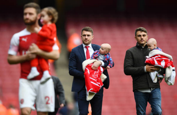 Arsenal tri ân Ramsey - Bóng Đá