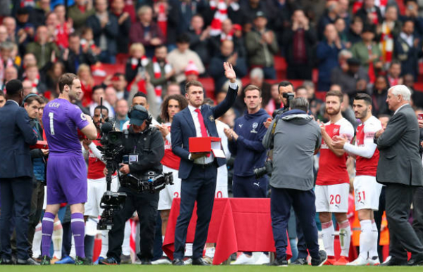 Arsenal tri ân Ramsey - Bóng Đá