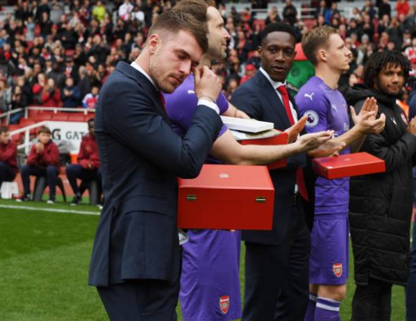 Arsenal tri ân Ramsey - Bóng Đá