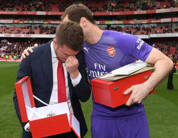 Arsenal tri ân Ramsey - Bóng Đá