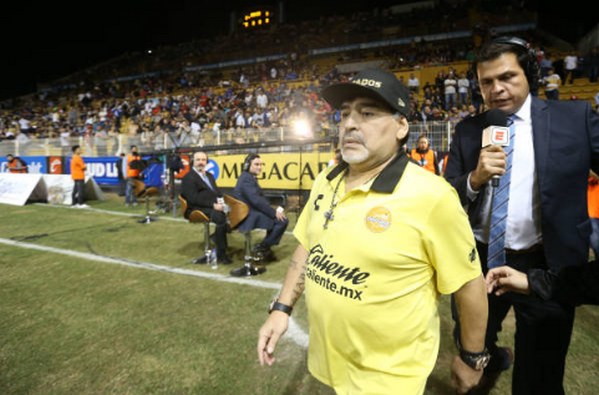 Một năm tại Mexico, 'Cậu bé vàng' Maradona đã thành 'Cậu bé bạc' - Bóng Đá