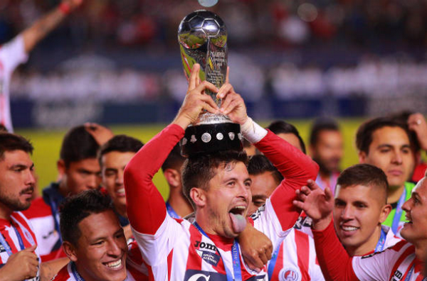 Một năm tại Mexico, 'Cậu bé vàng' Maradona đã thành 'Cậu bé bạc' - Bóng Đá