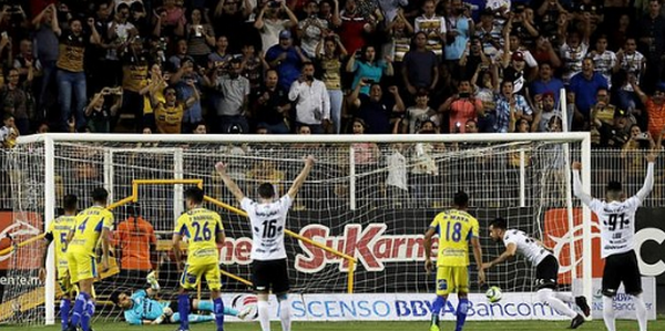 Một năm tại Mexico, 'Cậu bé vàng' Maradona đã thành 'Cậu bé bạc' - Bóng Đá